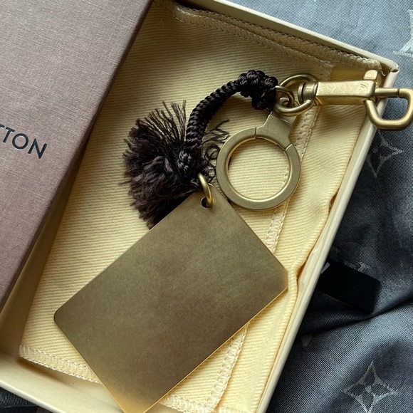 Louis Vuitton Key Ring – A Perfect Gift for Any Occasion - Picture 5 of 15